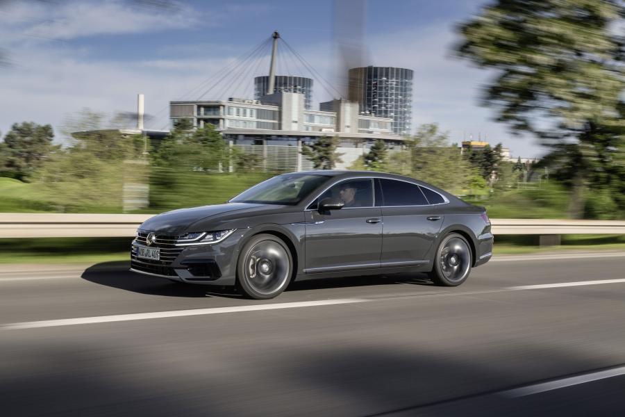  Volkswagen Arteon 4Motion R-Line 2017 года  (WW) (фото 4 из 30)